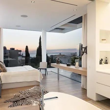 Sleeps 10 Pool Air Con Wifi